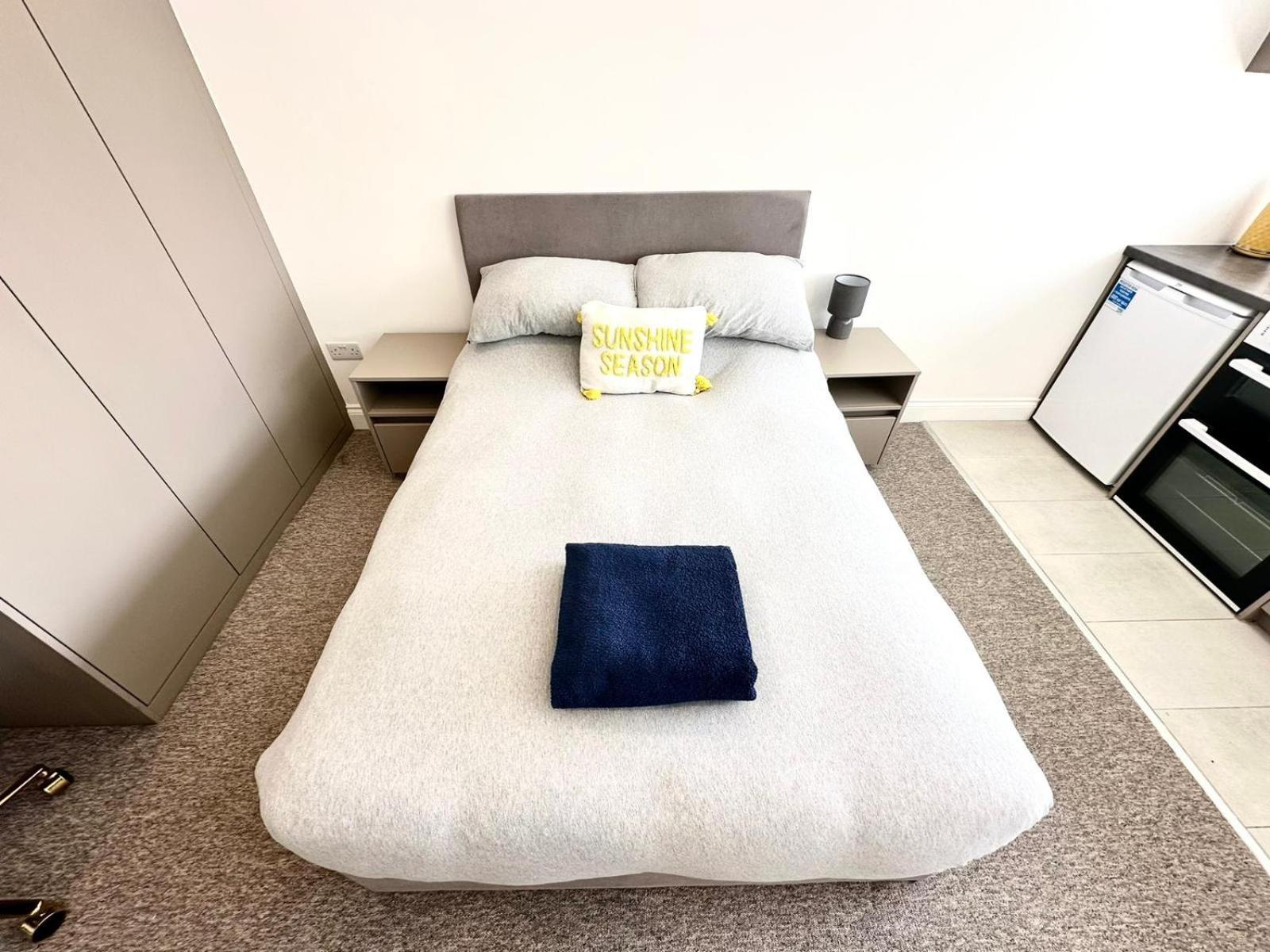 Sunny Modern, Private Apartment,15 Mins To Central London Хендон Экстерьер фото