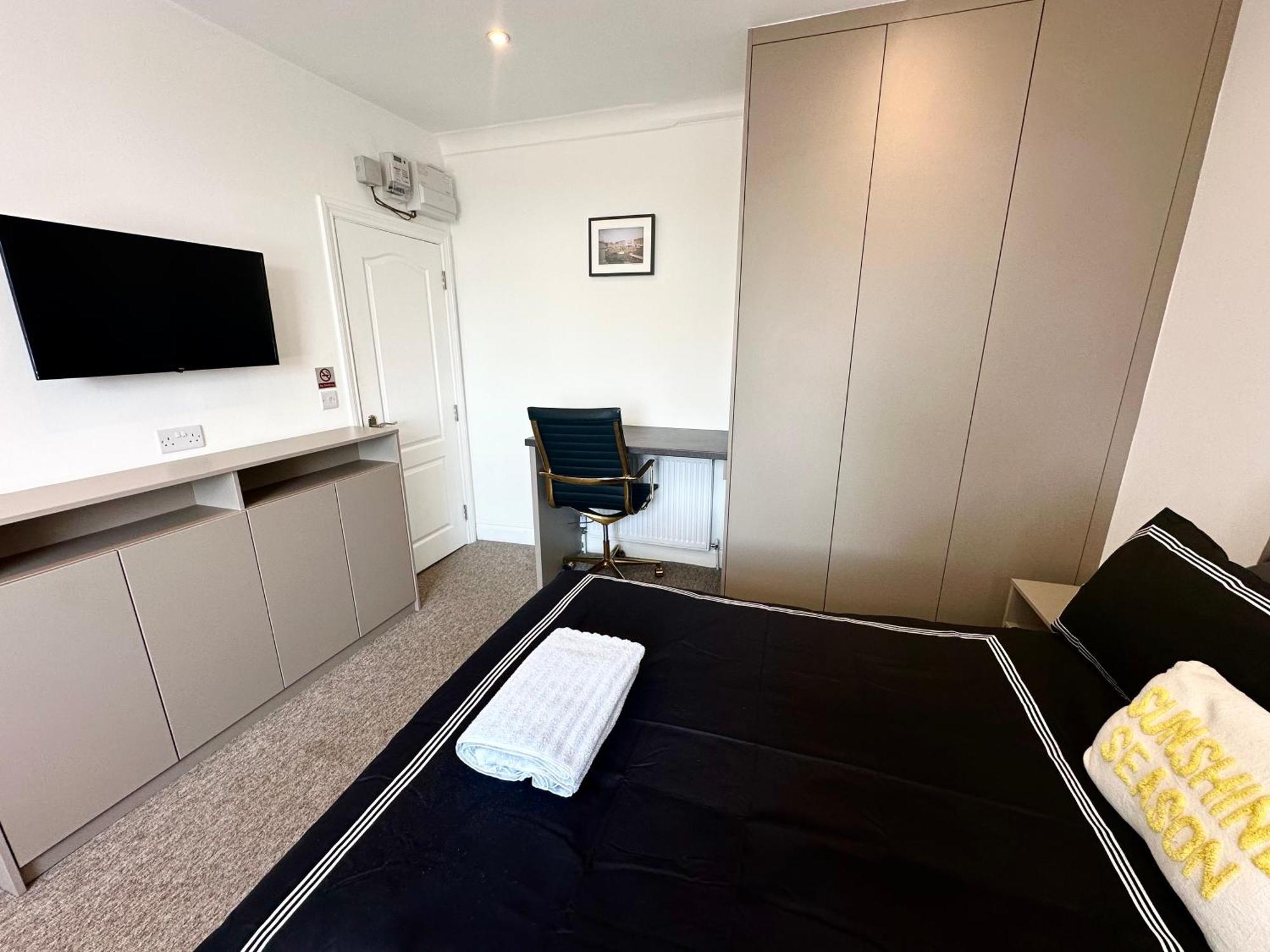 Sunny Modern, Private Apartment,15 Mins To Central London Хендон Экстерьер фото